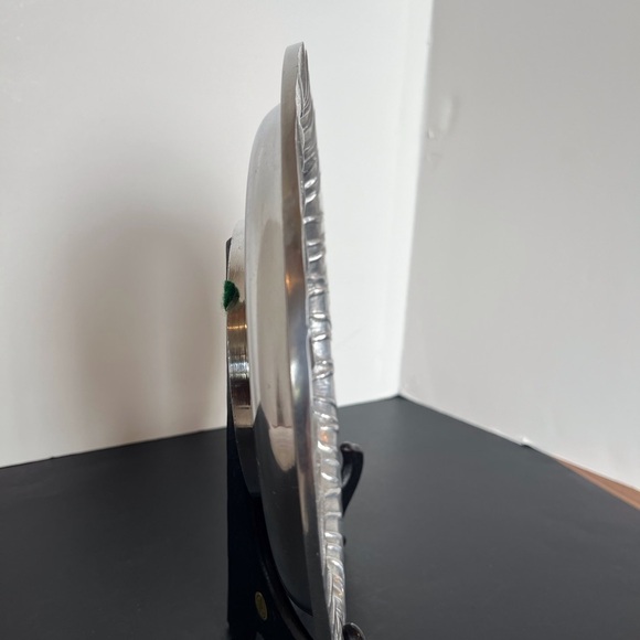 Cast Aluminum Round Plate with Cabbage Leaf Detail - Picture 3 of 7